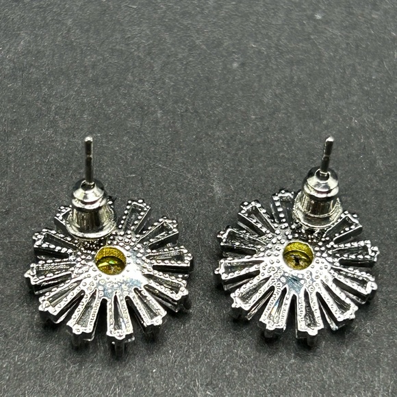 Swarovski Ydillia Stud Earrings, yellow and clear crystal rhodium-plated - Picture 2 of 5